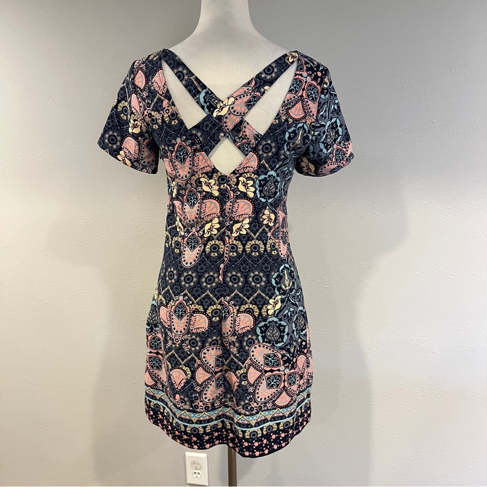 Hollister Navy and Pink Floral Print short sleeve‎ Women's mini Dress size small - Picture 6 of 12